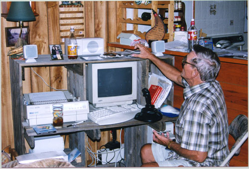 dadatcomputer.jpg (69932 bytes)